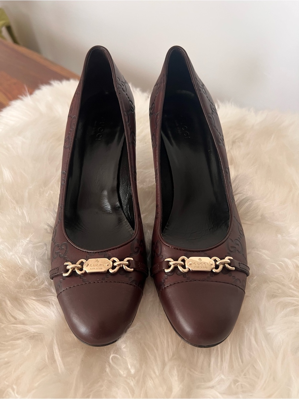 Gucci Brown Leather Chain-Link Pumps with Gold Plaque